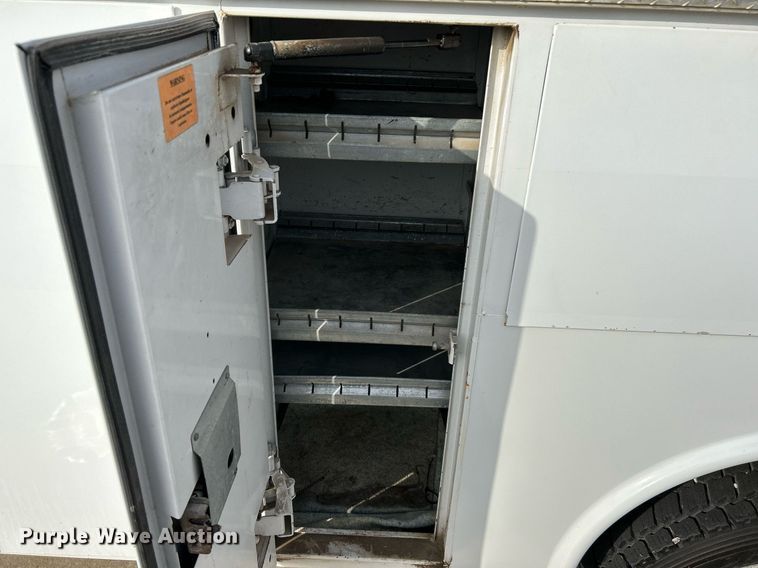 image for item NR9399 2002 Ford F550 Super Duty XL  utility / service truck