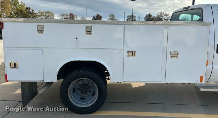 image for item NR9399 2002 Ford F550 Super Duty XL  utility / service truck