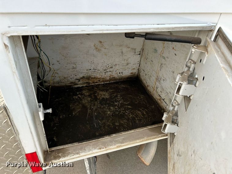 image for item NR9399 2002 Ford F550 Super Duty XL  utility / service truck