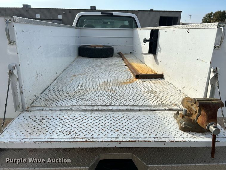 image for item NR9399 2002 Ford F550 Super Duty XL  utility / service truck