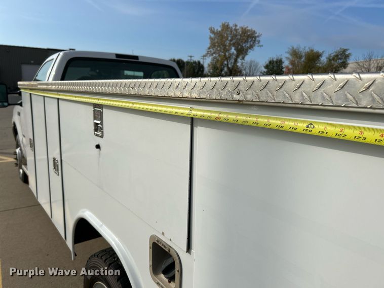 image for item NR9399 2002 Ford F550 Super Duty XL  utility / service truck