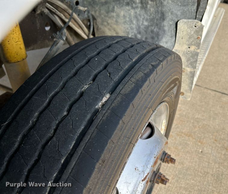 image for item NR9399 2002 Ford F550 Super Duty XL  utility / service truck