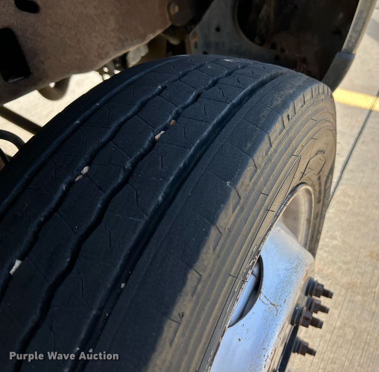 image for item NR9399 2002 Ford F550 Super Duty XL  utility / service truck