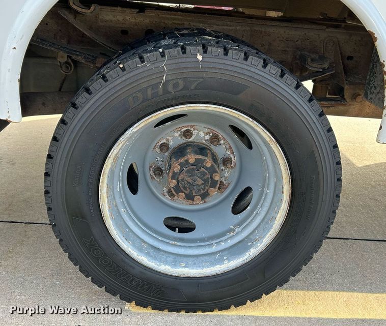 image for item NR9399 2002 Ford F550 Super Duty XL  utility / service truck