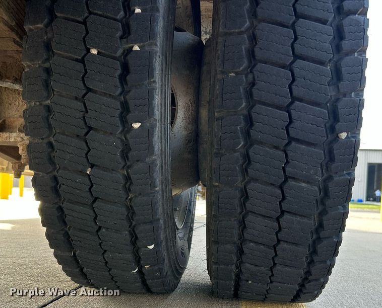 image for item NR9399 2002 Ford F550 Super Duty XL  utility / service truck