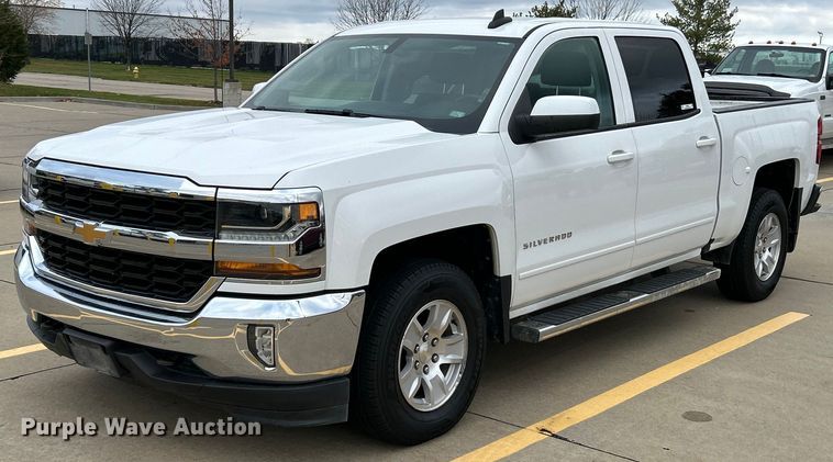 image for item NR9400 2017 Chevrolet Silverado 1500 LT  Crew Cab pickup truck