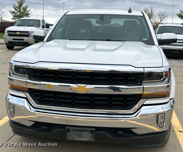 image for item NR9400 2017 Chevrolet Silverado 1500 LT  Crew Cab pickup truck