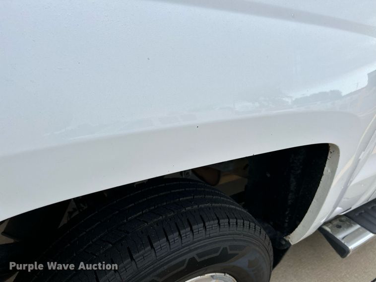 image for item NR9400 2017 Chevrolet Silverado 1500 LT  Crew Cab pickup truck