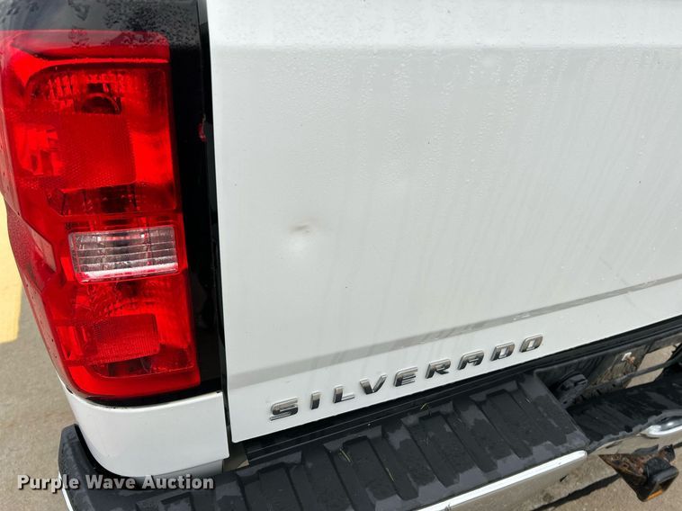 image for item NR9400 2017 Chevrolet Silverado 1500 LT  Crew Cab pickup truck