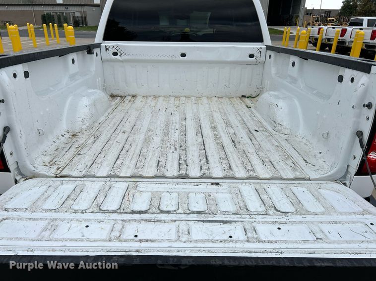 image for item NR9400 2017 Chevrolet Silverado 1500 LT  Crew Cab pickup truck