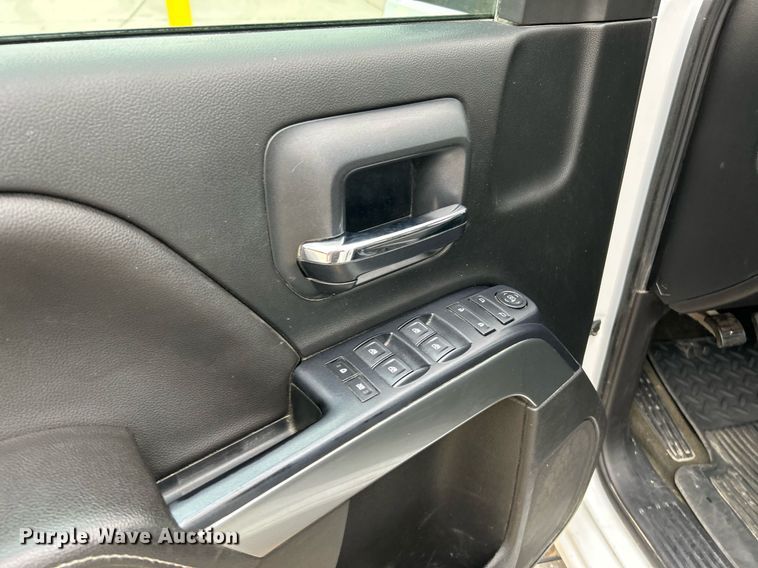 image for item NR9400 2017 Chevrolet Silverado 1500 LT  Crew Cab pickup truck