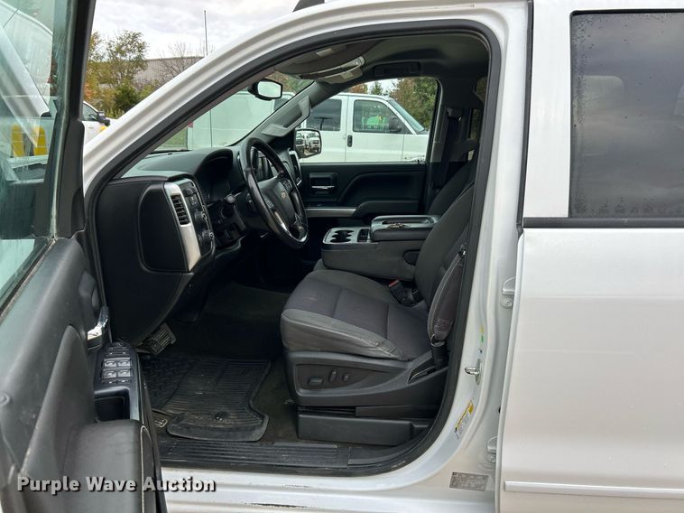 image for item NR9400 2017 Chevrolet Silverado 1500 LT  Crew Cab pickup truck