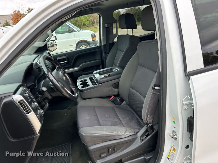 image for item NR9400 2017 Chevrolet Silverado 1500 LT  Crew Cab pickup truck