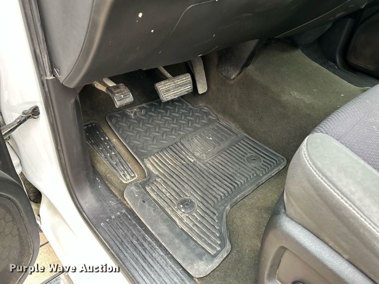 image for item NR9400 2017 Chevrolet Silverado 1500 LT  Crew Cab pickup truck