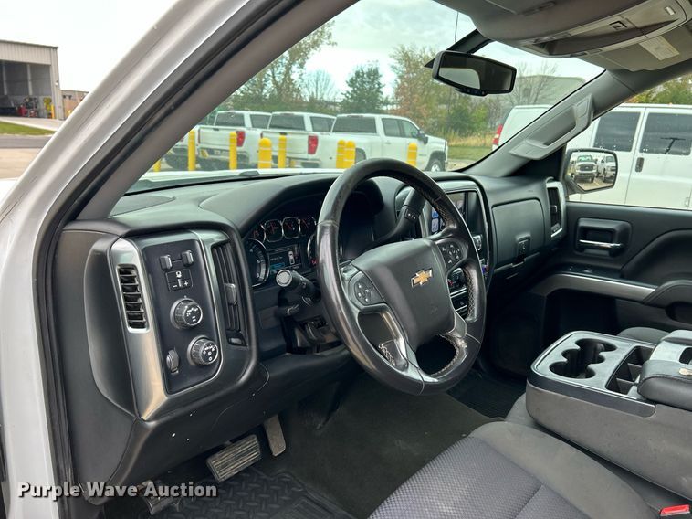 image for item NR9400 2017 Chevrolet Silverado 1500 LT  Crew Cab pickup truck