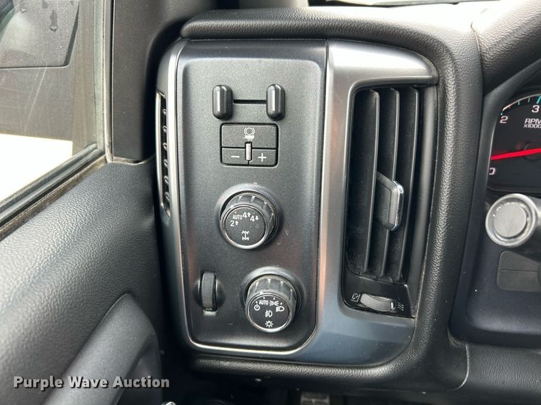 image for item NR9400 2017 Chevrolet Silverado 1500 LT  Crew Cab pickup truck