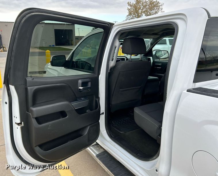 image for item NR9400 2017 Chevrolet Silverado 1500 LT  Crew Cab pickup truck