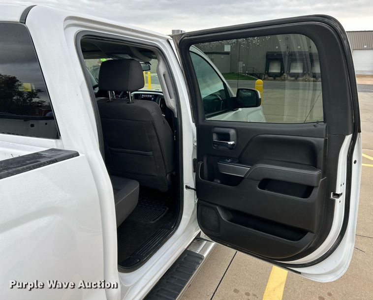 image for item NR9400 2017 Chevrolet Silverado 1500 LT  Crew Cab pickup truck