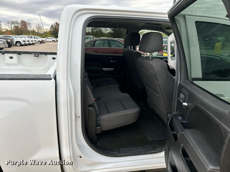 image for item NR9400 2017 Chevrolet Silverado 1500 LT  Crew Cab pickup truck