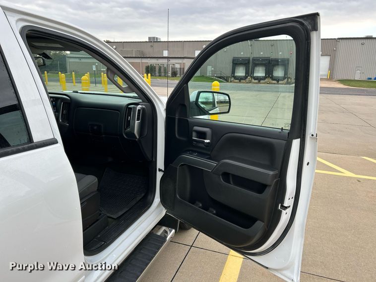 image for item NR9400 2017 Chevrolet Silverado 1500 LT  Crew Cab pickup truck