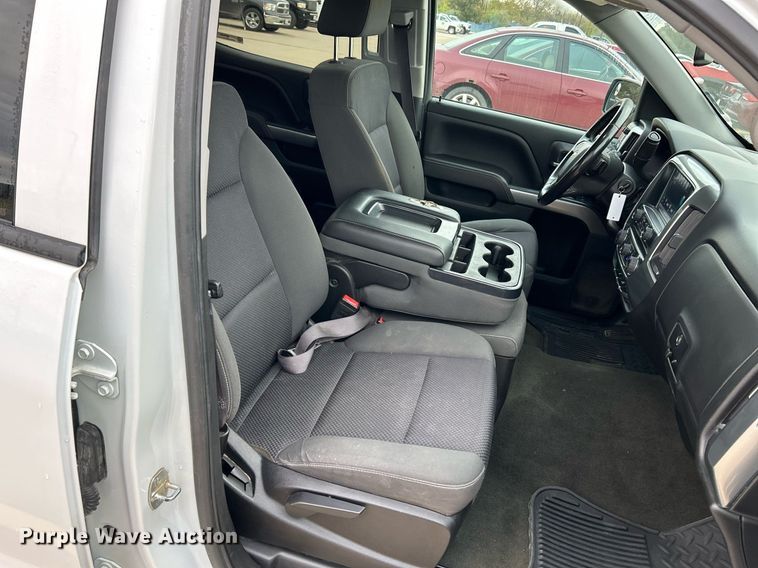 image for item NR9400 2017 Chevrolet Silverado 1500 LT  Crew Cab pickup truck