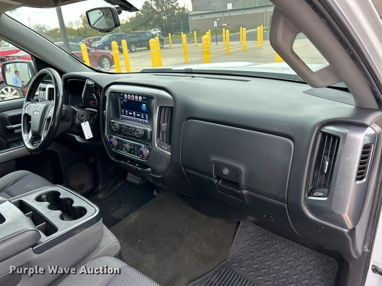 image for item NR9400 2017 Chevrolet Silverado 1500 LT  Crew Cab pickup truck