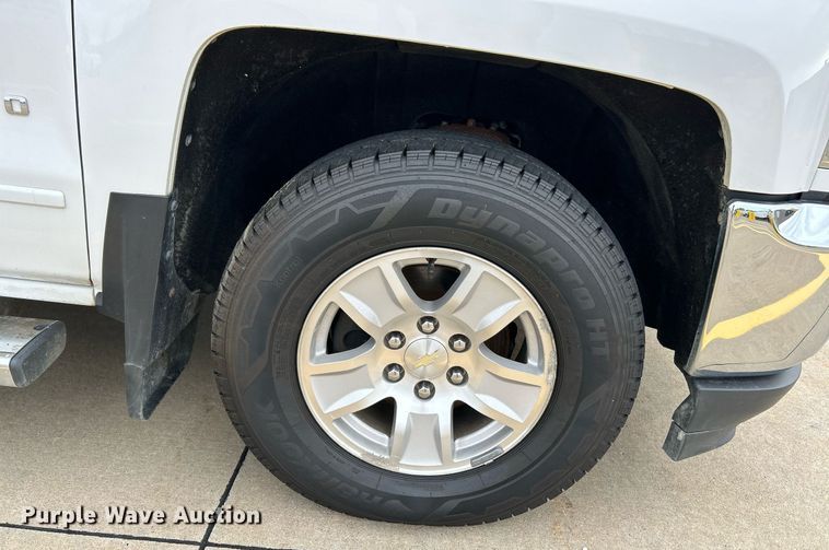 image for item NR9400 2017 Chevrolet Silverado 1500 LT  Crew Cab pickup truck