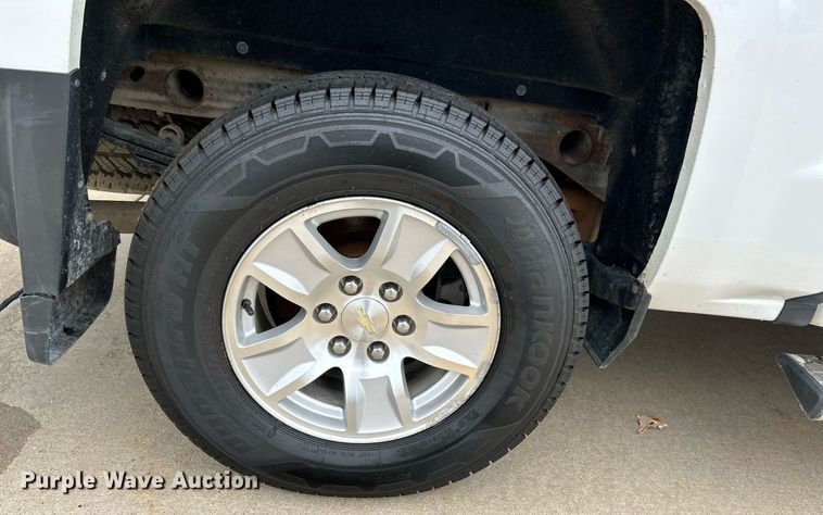 image for item NR9400 2017 Chevrolet Silverado 1500 LT  Crew Cab pickup truck