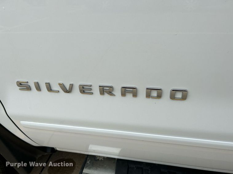 image for item NR9400 2017 Chevrolet Silverado 1500 LT  Crew Cab pickup truck