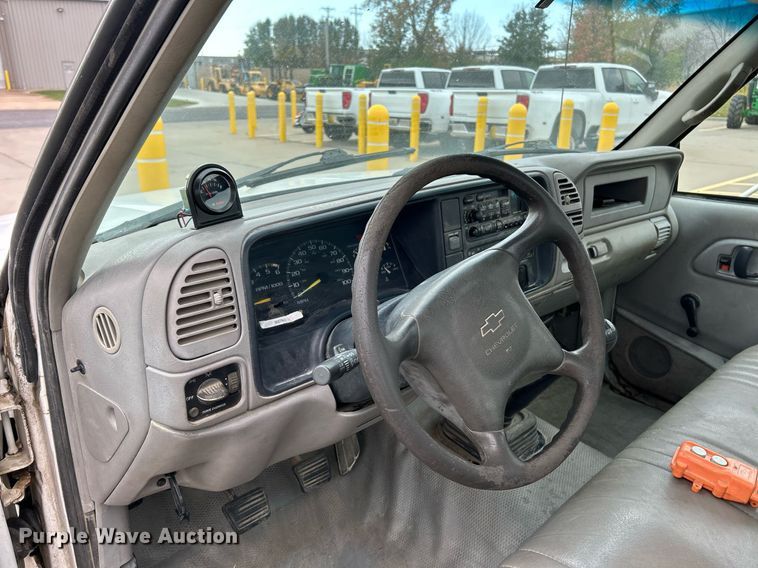 image for item NR9402 1999 Chevrolet 3500  dump flatbed pickup truck