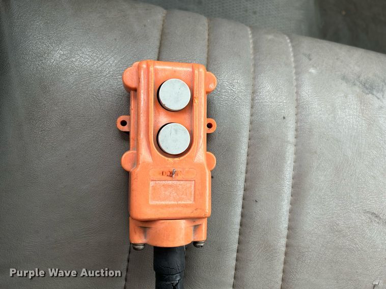 image for item NR9402 1999 Chevrolet 3500  dump flatbed pickup truck