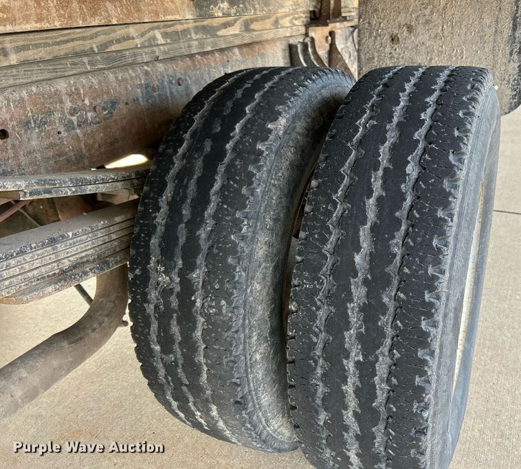 image for item NR9402 1999 Chevrolet 3500  dump flatbed pickup truck