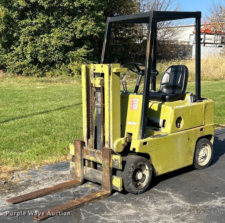 image for item NR9406 Clark C500-40  forklift