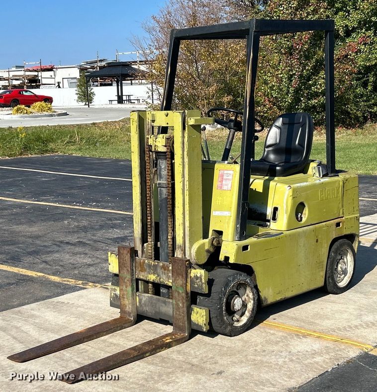 image for item NR9406 Clark C500-40  forklift