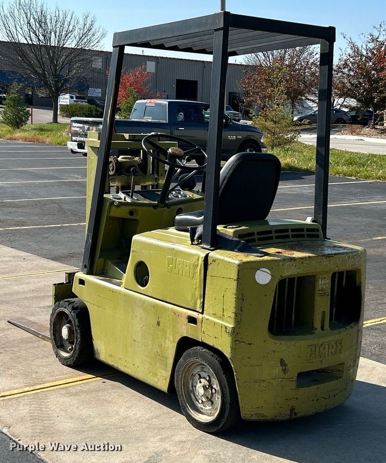 image for item NR9406 Clark C500-40  forklift