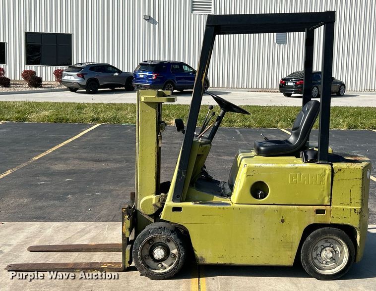 image for item NR9406 Clark C500-40  forklift