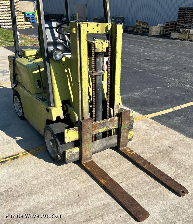 image for item NR9406 Clark C500-40  forklift