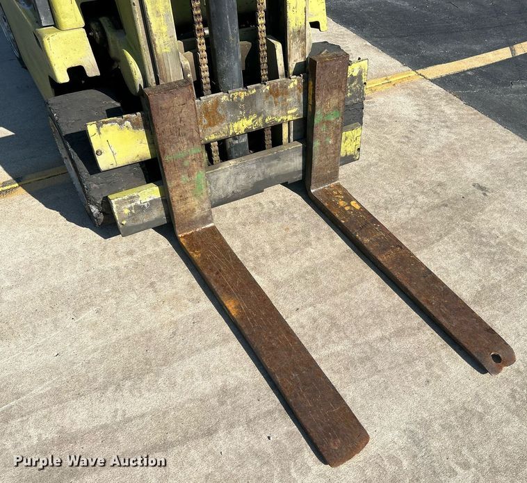 image for item NR9406 Clark C500-40  forklift