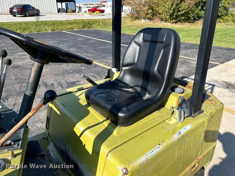 image for item NR9406 Clark C500-40  forklift