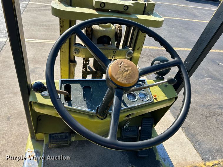 image for item NR9406 Clark C500-40  forklift