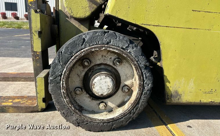 image for item NR9406 Clark C500-40  forklift