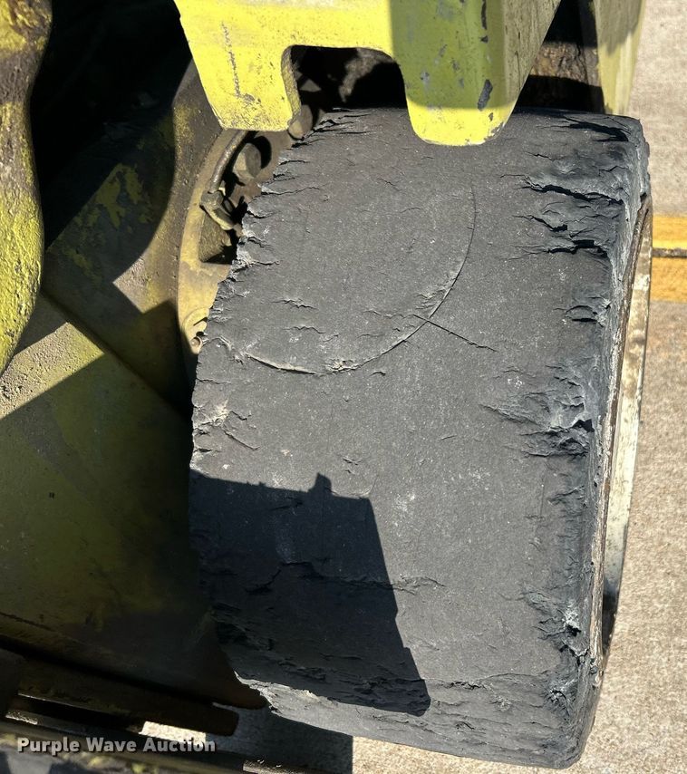 image for item NR9406 Clark C500-40  forklift