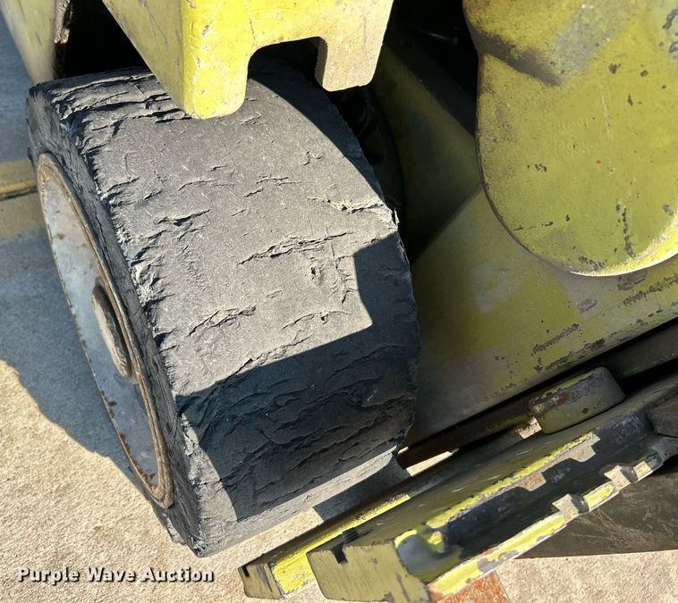 image for item NR9406 Clark C500-40  forklift