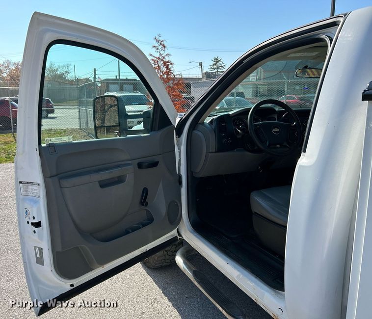 image for item NR9407 2012 Chevrolet Silverado 2500 HD  utility bed pickup truck