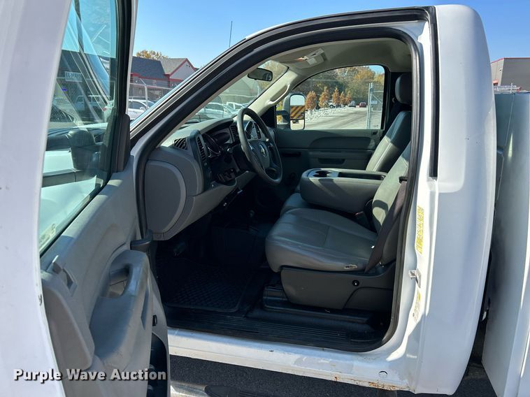 image for item NR9407 2012 Chevrolet Silverado 2500 HD  utility bed pickup truck