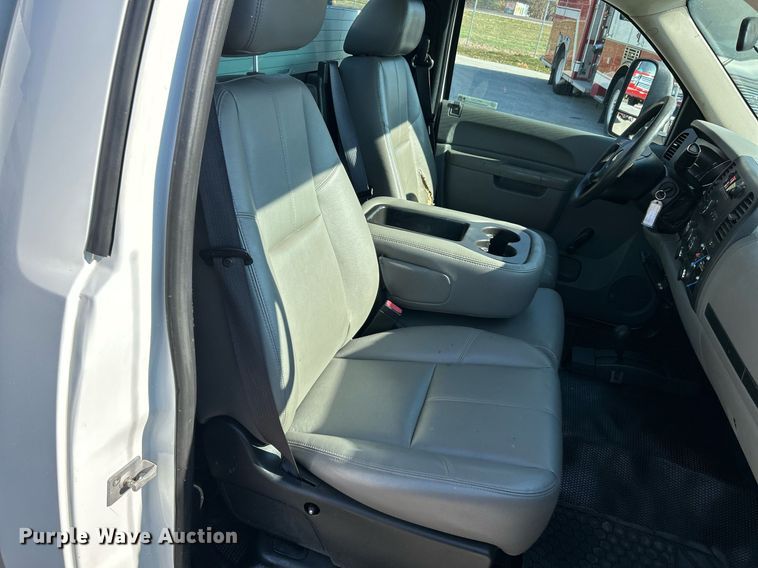 image for item NR9407 2012 Chevrolet Silverado 2500 HD  utility bed pickup truck