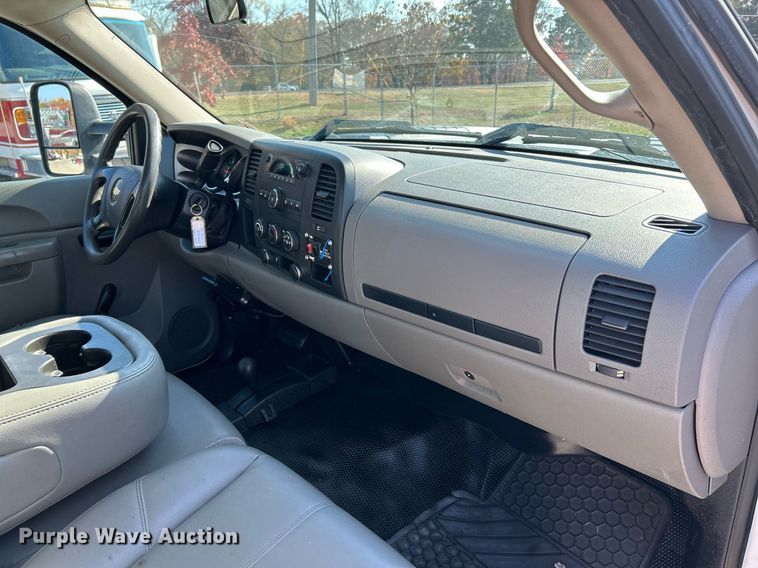 image for item NR9407 2012 Chevrolet Silverado 2500 HD  utility bed pickup truck