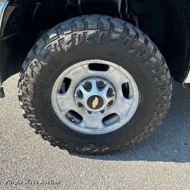 image for item NR9407 2012 Chevrolet Silverado 2500 HD  utility bed pickup truck