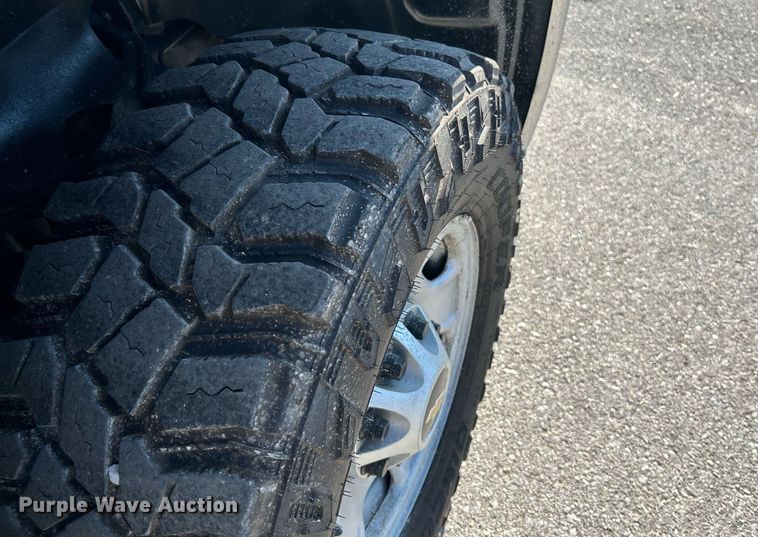 image for item NR9407 2012 Chevrolet Silverado 2500 HD  utility bed pickup truck