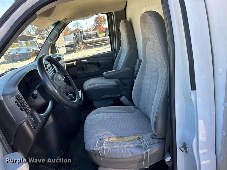 image for item NR9424 2007 Chevrolet Express 3500  box truck